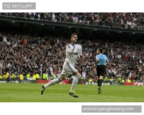 西班牙足球明星的魅力与帅气风采全解析