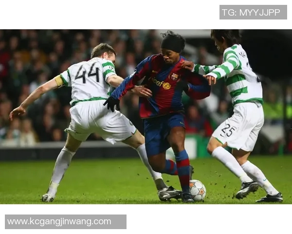 足球场上的欢乐时刻足球明星们的搞笑瞬间大盘点