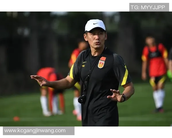 足球明星寸头辫子风格解析及其背后的文化意义探讨