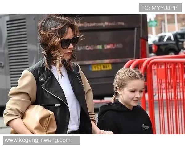 小七的足球明星梦：追逐绿茵场上的偶像与激情