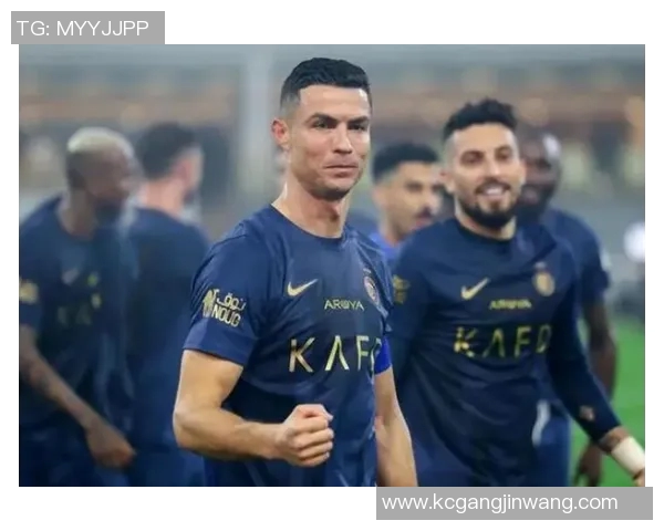 去年退役的足球明星引发球迷热议他在赛场上的辉煌成就与未来计划 去年退役的足球明星引发球迷热议他在赛场上的辉煌成就与未来计划